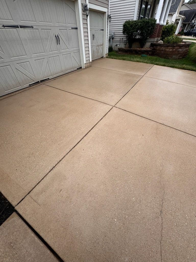 Project Driveway Cleaning Done Right in O'Fallon Missouri image