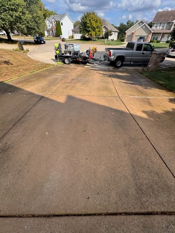 Gallery photos for Driveway Makeover with Concrete Cleaning in Wentzville: Image #1