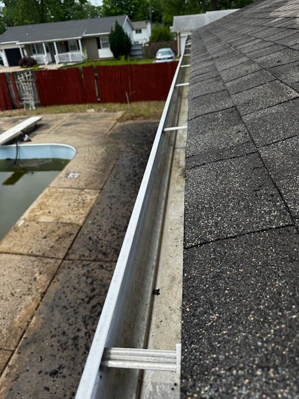 Gallery photos for Gutter Cleaning Transformation in Saint Peters: Image #3