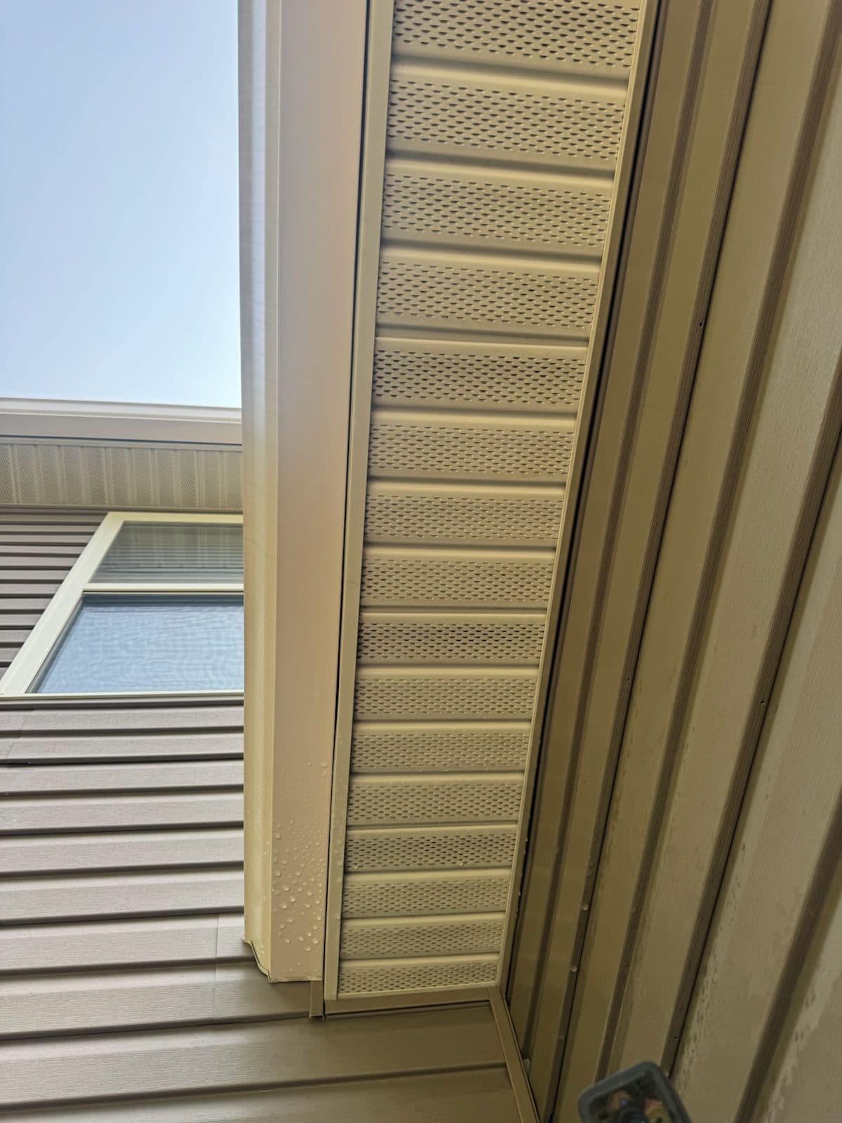 Gallery photos for Soffit Transformation with Expert Pressure Washing: Image #1
